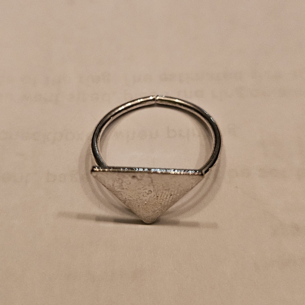 SHEIN Silver Geometric Triangle Ring